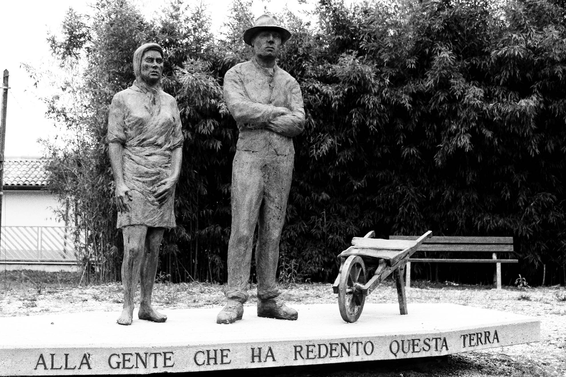 Monumento alle Mondine e agli Scariolanti-Luciano Caldari